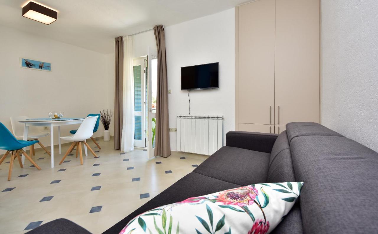 Appartamento In Olive Garden Starigrad Paklenica Esterno foto