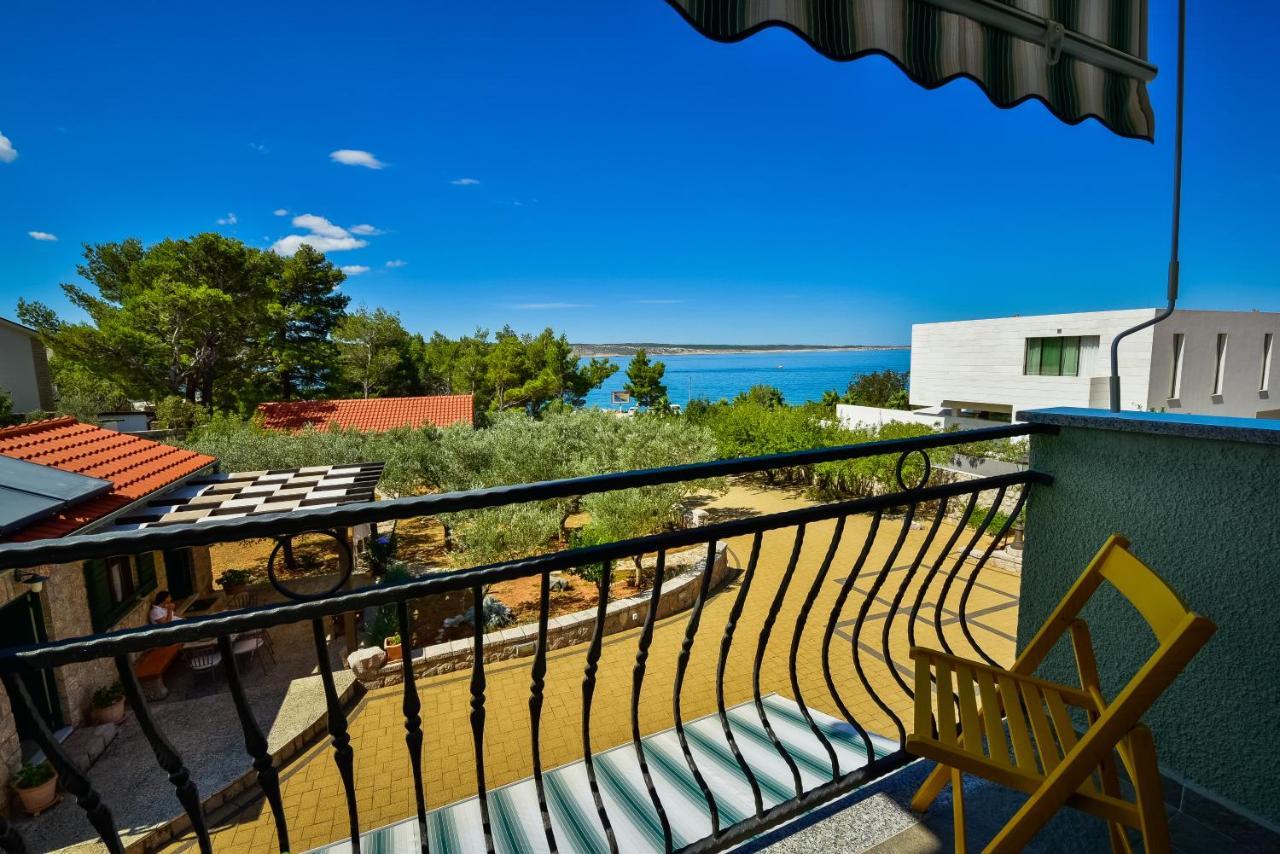Appartamento In Olive Garden Starigrad Paklenica Esterno foto