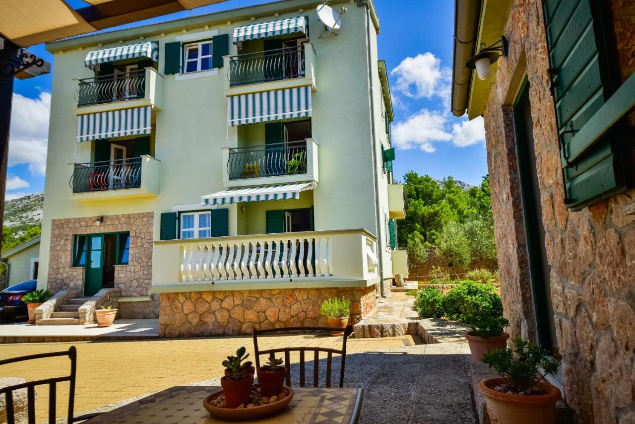 Appartamento In Olive Garden Starigrad Paklenica Esterno foto