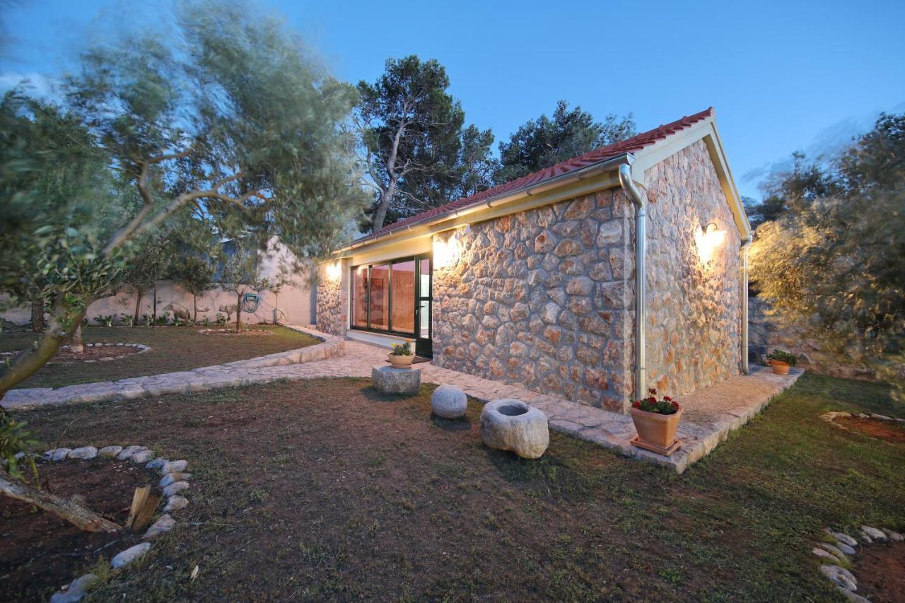 Appartamento In Olive Garden Starigrad Paklenica Esterno foto