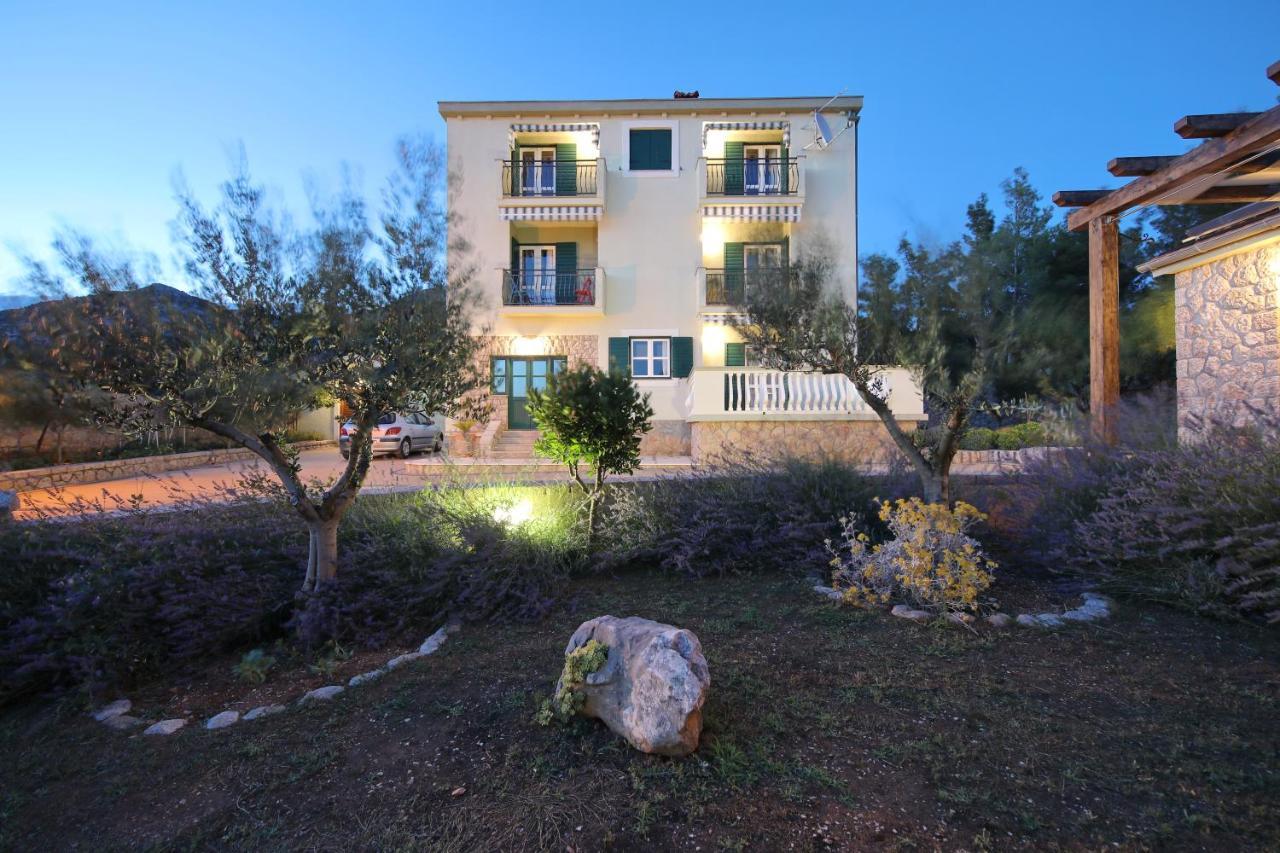 Appartamento In Olive Garden Starigrad Paklenica Esterno foto